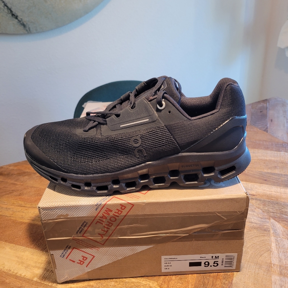 On Running Cloudstratus Men's 9.5